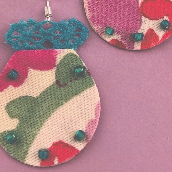 NWT Earrings Glass Beaded, Fabric, Dangle Earrings - Picture 2 of 7